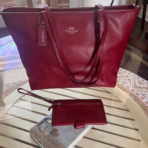 COACH TOTE RED AND RED WRISTLET
